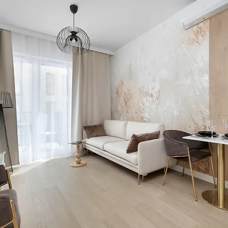 Stylowy Z Klimatyzacja I Balkonem Blisko Starego Miasta By Renters 아파트 *