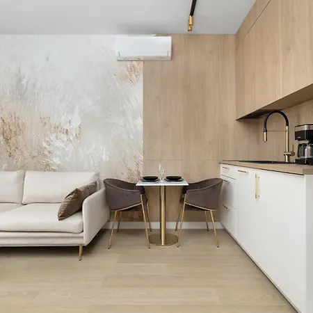 Apartmán Stylowy Z Klimatyzacja I Balkonem Blisko Starego Miasta By Renters