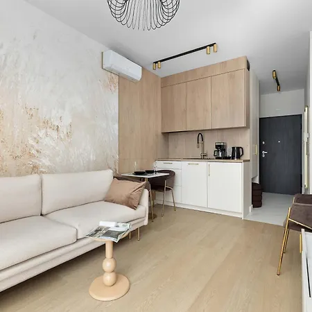 Stylowy Z Klimatyzacja I Balkonem Blisko Starego Miasta By Renters 아파트 *