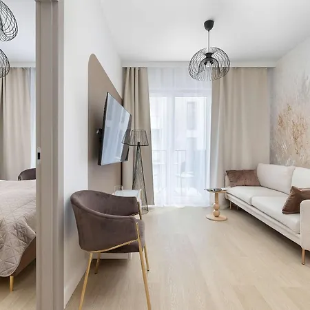Stylowy Z Klimatyzacja I Balkonem Blisko Starego Miasta By Renters 아파트
