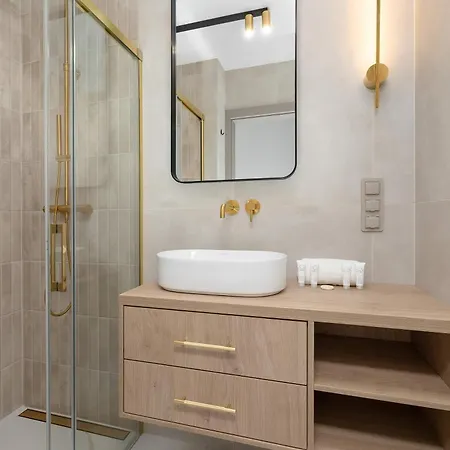 Stylowy Z Klimatyzacja I Balkonem Blisko Starego Miasta By Renters Apartmán